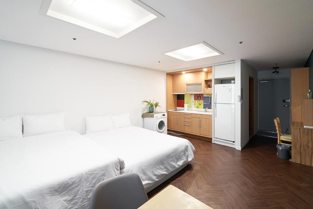 1mins Hongik Station - 04 Apartment Seoul