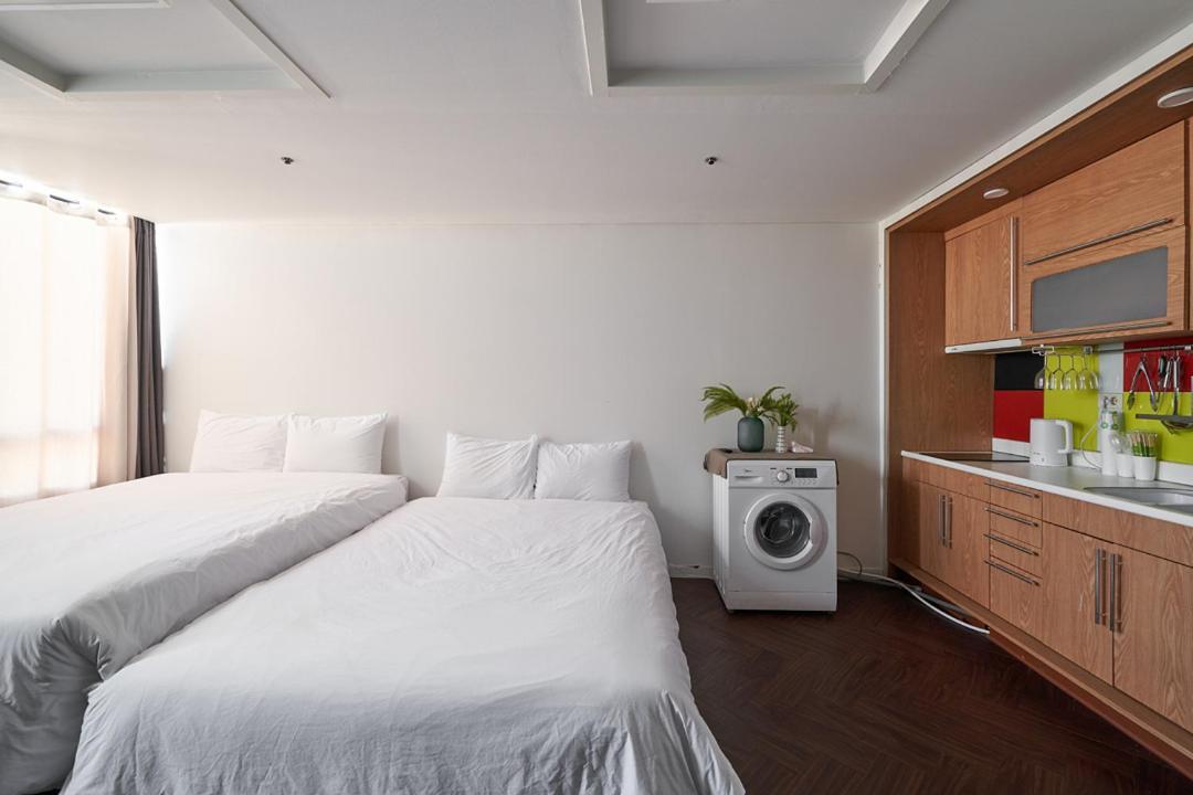 1mins Hongik Station - 04 Apartment