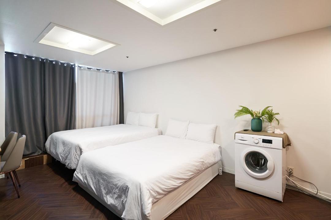 1mins Hongik Station - 04 Apartment Seoul
